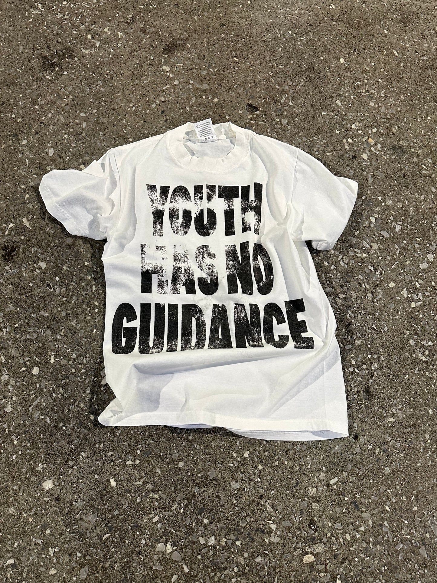 WHITE NO GUIDANCE TEE